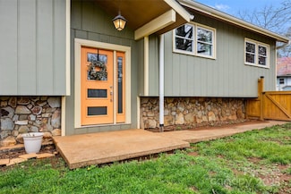 917 W Chapel Rd, Asheville, NC 28803