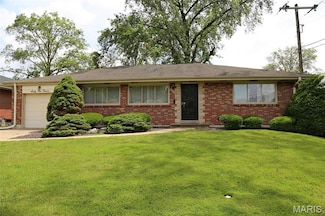 6112 Deerwood Dr, Saint Louis, MO 63123