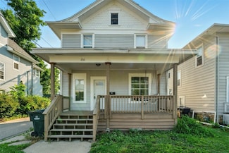 216 15th St NE, Cedar Rapids, IA 52402