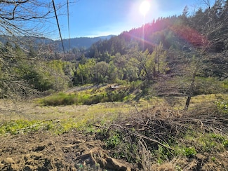 219 Oakcrest Dr, Garberville, CA 95542