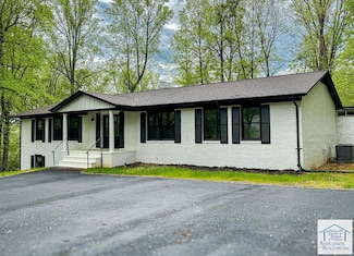 180 Leatherwood Cir, Martinsville, VA 24112