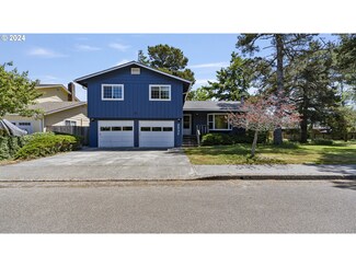 2537 Delores Ln, North Bend, OR 97459