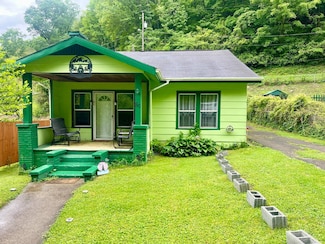 50 Warm Hollow Rd, Matewan, WV 25678