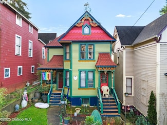 143 Washington St, Astoria, OR 97103
