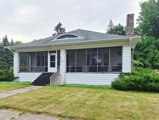 624 N Main St, Evart, MI 49631