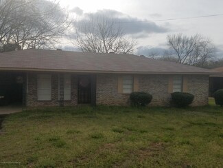 124 Weaver Dr, Holly Springs, MS 38635
