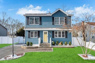 63 Revilo Ave, Shirley, NY 11967