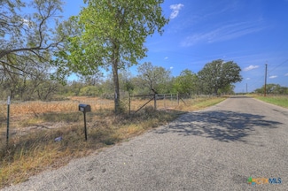 445 Single Oak Rd, Seguin, TX 78155