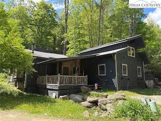 257 River Rd, Newland, NC 28657