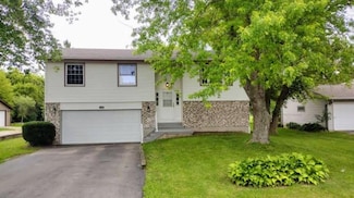 131 Columbia St NW, Poplar Grove, IL 61065