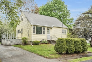 47 Richard Cir, Woburn, MA 01801
