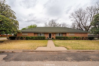 1416 Bartley St, Stamford, TX 79553
