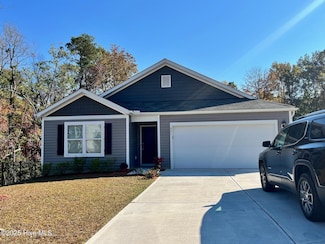 421 High Ridge Ct, Sneads Ferry, NC 28460