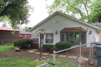 907 S Tennessee Ave, Muncie, IN 47302