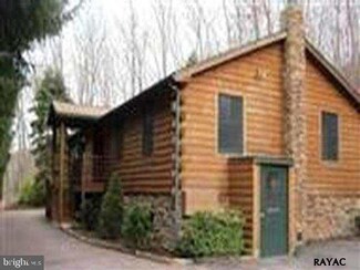 2187 Garland Ln, Glen Rock, PA 17327