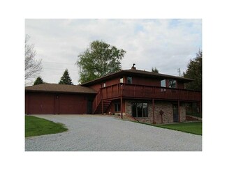 5549 23rd Avenue Dr, Vinton, IA 52349