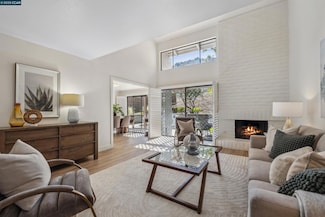 1748 Saint Andrews Dr, Moraga, CA 94556