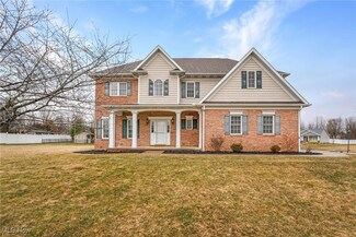 1532 Sturbridge Dr, Louisville, OH 44641