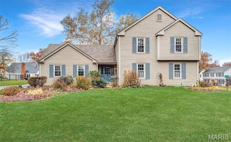 893 Twin Pine Dr, Saint Louis, MO 63122