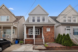 179 W 8th St, Bayonne, NJ 07002