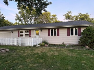203 Ruby St, Villa Grove, IL 61956