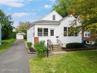 17 Fordham Ct, Albany, NY 12209