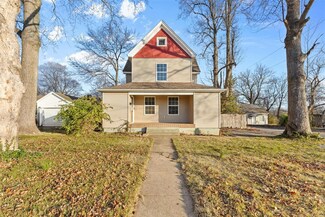 221 Patterson St, Farmington, MO 63640