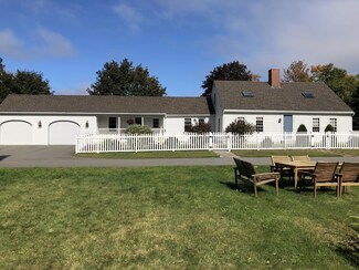 130 Old Rockland St, Rockport, ME 04856