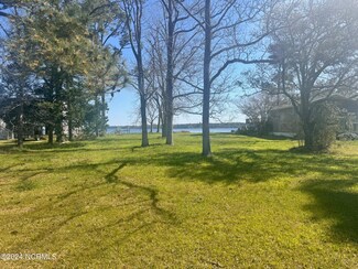 173 S River Dr, Beaufort, NC 28516