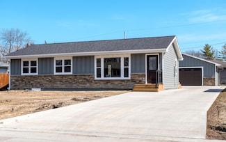1931 8th St, Nevada, IA 50201