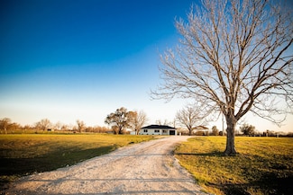 15429 Lake Rd, Bellville, TX 77418