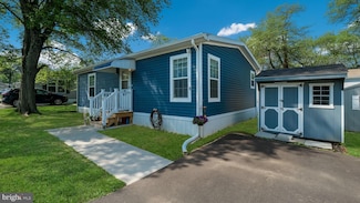9 E Circle Dr, Doylestown, PA 18901