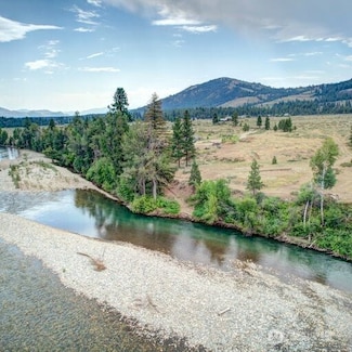 50 Arrowhead Rd, Winthrop, WA 98862