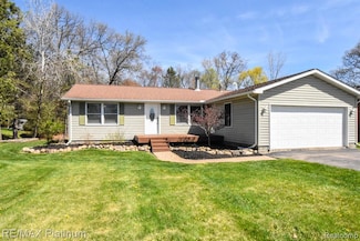 209 Annison Dr, Commerce Township, MI 48382