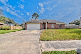 1144 Thomas Dr, Angleton, TX 77515