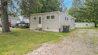 213 W Railroad Ave, Saint Cloud, WI 53079
