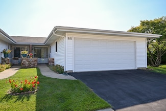 951 Chelsea Ln, Schaumburg, IL 60193