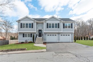 10 Cottage St, Lincoln, RI 02865