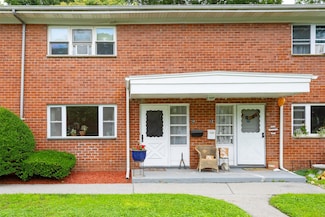 14 Carmine Dr, Wappingers Falls, NY 12590