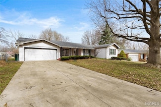 3 Club Grounds Dr S, Florissant, MO 63033