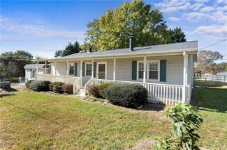 204 24th St SW, Hickory, NC 28602