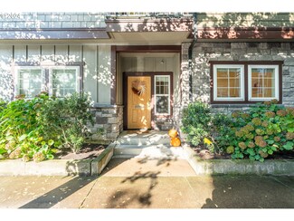 3303 SE Morrison St Unit 27, Portland, OR 97214