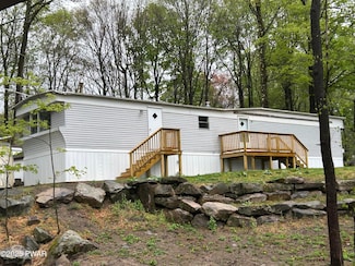 126 Middle Rd, Greentown, PA 18426