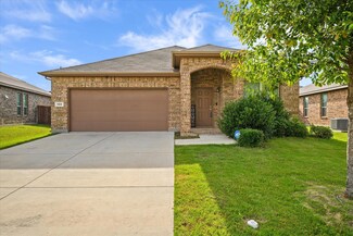 160 Hidden Creek Ct, Fort Worth, TX 76107
