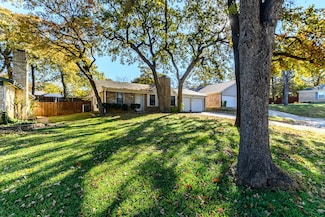 4815 Crestmont Ct, Arlington, TX 76017