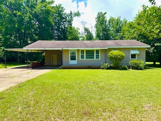 220 Rebecca Ln, Columbus, MS 39702