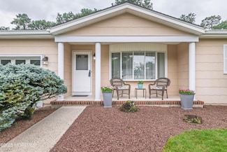 5 Bennington Dr, Toms River, NJ 08757
