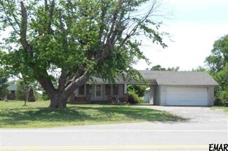 707 N Clarence Nash Blvd, Watonga, OK 73772