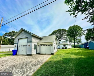 11966 Neale Sound Dr, Cobb Island, MD 20625