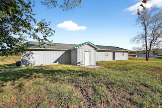 1465 Moto Cross Rd, Mitchell, IN 47446